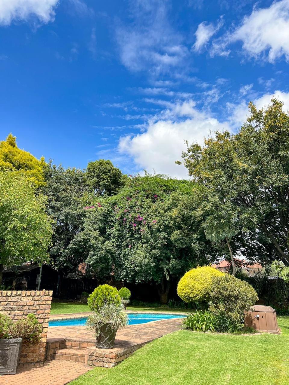 Spies Villa - Fast Wi-Fi, Netflix And Generator Middelburg  Exterior photo